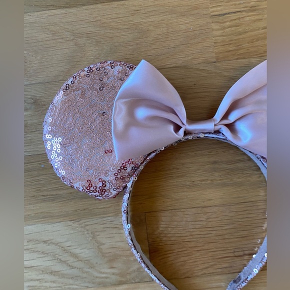 Rose Gold Minnie Ears - Picture 2 of 6